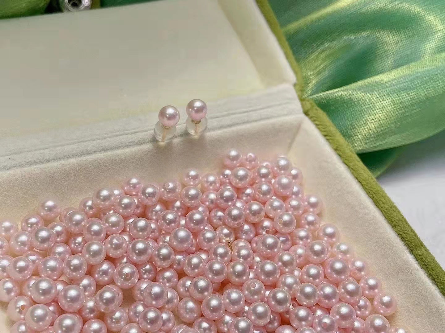 A40.Aurora Freshwater pearl oysters (white,pink)