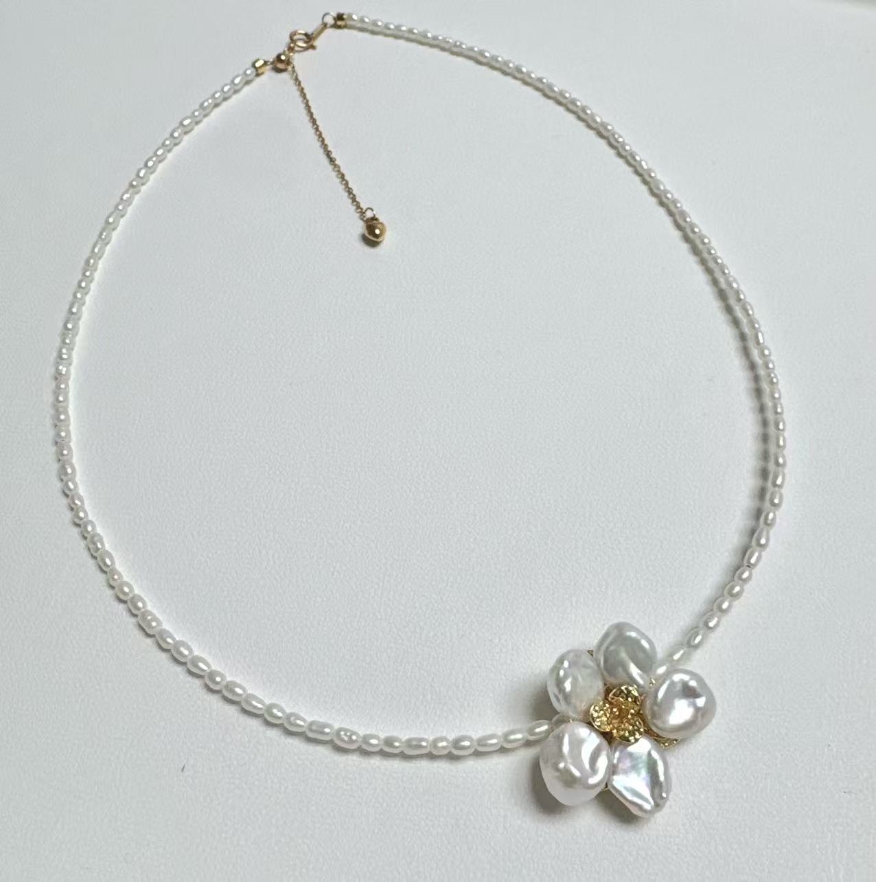 Natural pearl petal Baroque flower mica bead necklace
