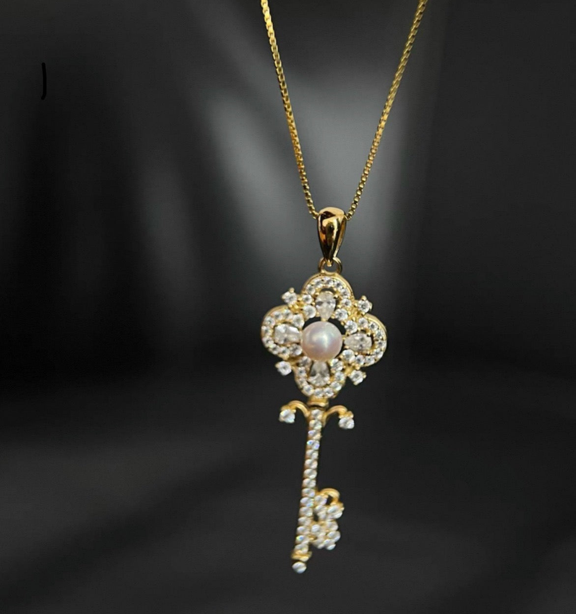 Natural freshwater pearl 4-5mm key pendant