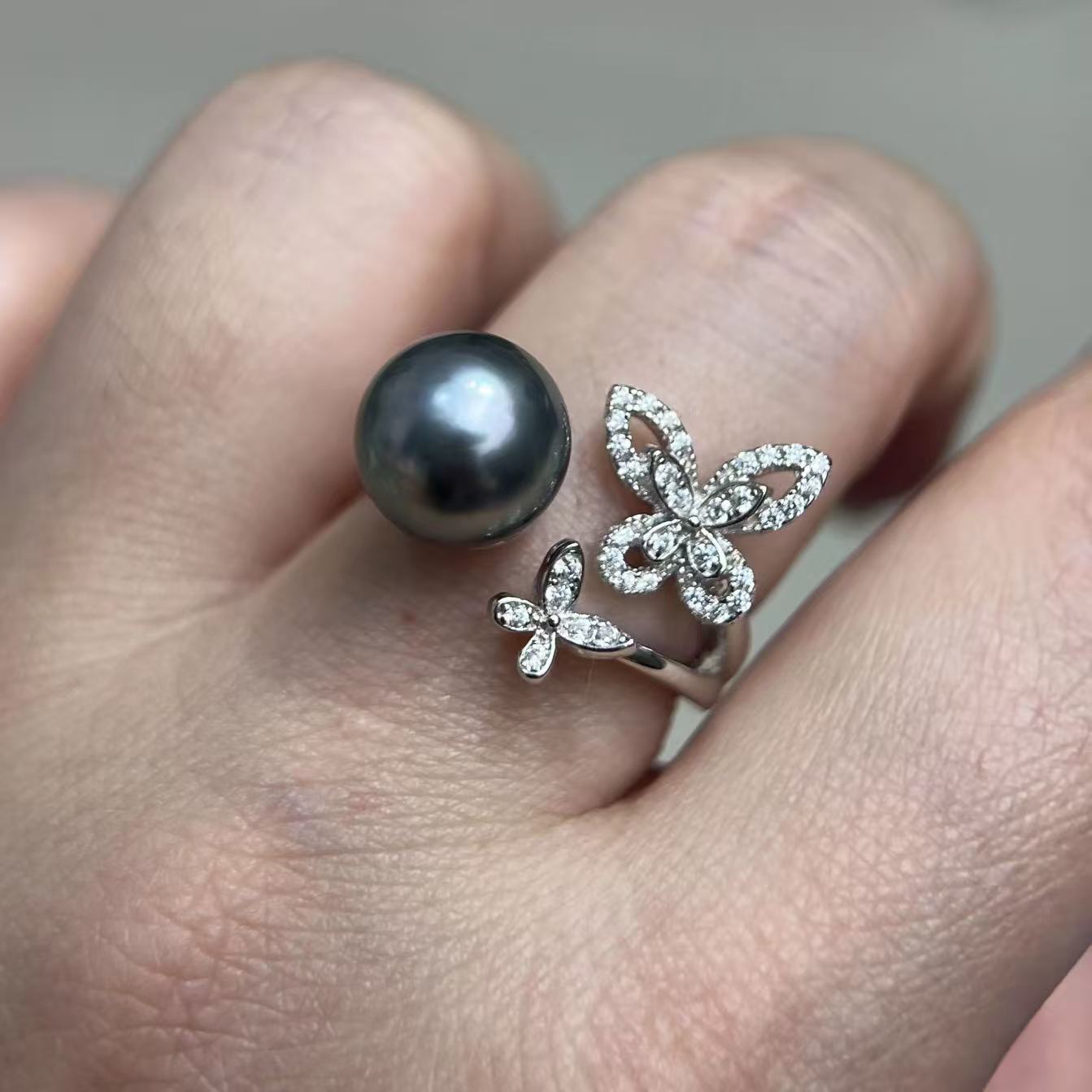 Natural seawater Tahitian 10-11mm butterfly black pearl ring