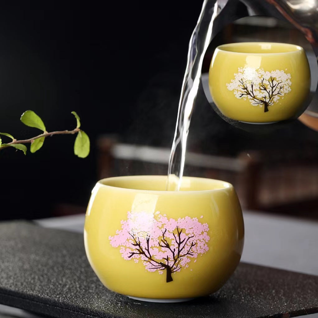 Cherry Blossom Teacup Turns Pink Flowers in Hot Water