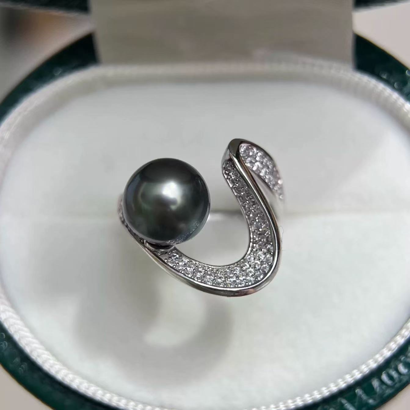 Natural seawater Tahitian 10-11mm black pearl ring
